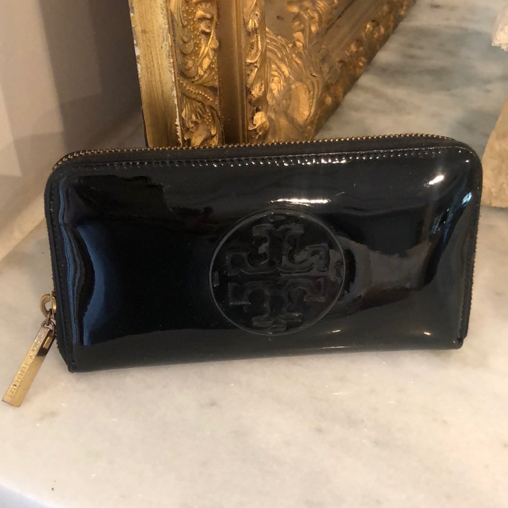 Large black patent TORY BURCH ZIP WALLET clutch